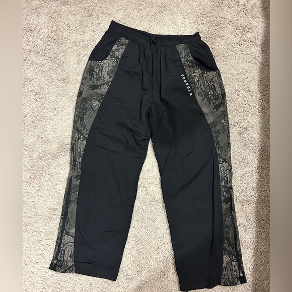 YoungLA Men's Black and Camo Joggers - Picture 1 of 2